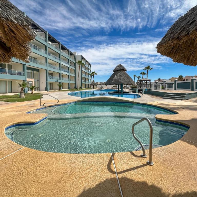 Ocean View 2BR Condo with Private Balcony #302 - Apartamento - 46