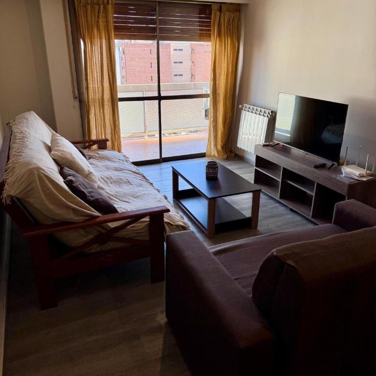 Dpto zona Shopping PATIO OLMOS con balcón - Two-Bedroom Apartment - 2