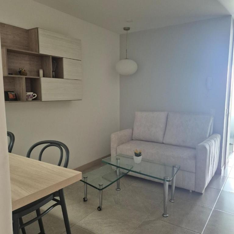 Modern Accommodation with Coworking and Pool - One-Bedroom Apartment - 2