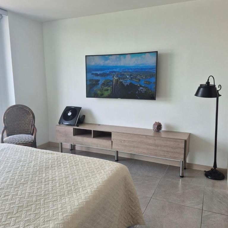 Modern Accommodation with Coworking and Pool - One-Bedroom Apartment - 16