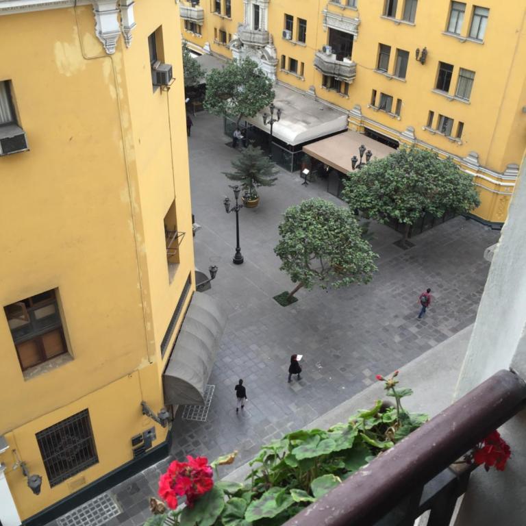 Best place in Plaza Mayor Lima, Pizarro building - Apartment with Balcony - 27