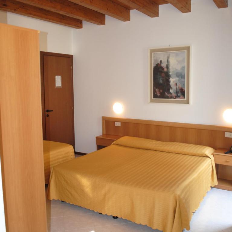 Hotel Tiziana Garnì - Camera Tripla - 4