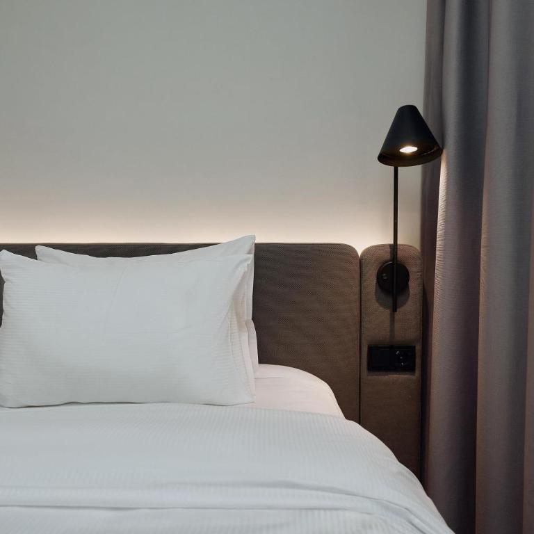 Hampton By Hilton Salzburg Messe - Zimmer mit Kingsize-Bett - 3