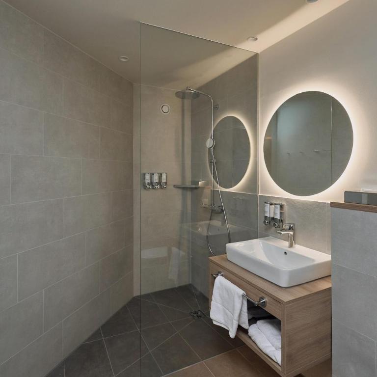 Hampton By Hilton Salzburg Messe - Zimmer mit Kingsize-Bett - 11