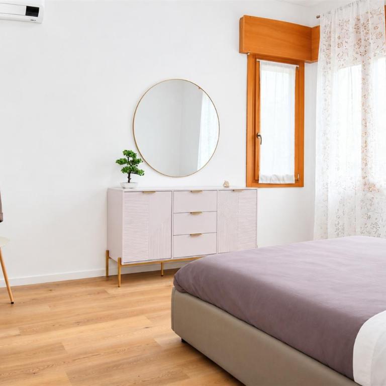 Carlotta's Place -- 10 Min Bus to Venice, Secured Free Parking - Appartamento Superior con 2 Camere da Letto - 13