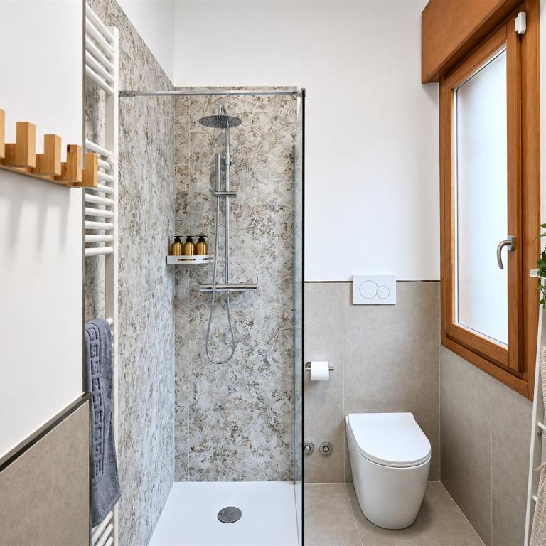 Carlotta's Place -- 10 Min Bus to Venice, Secured Free Parking - Appartamento Superior con 2 Camere da Letto - 30