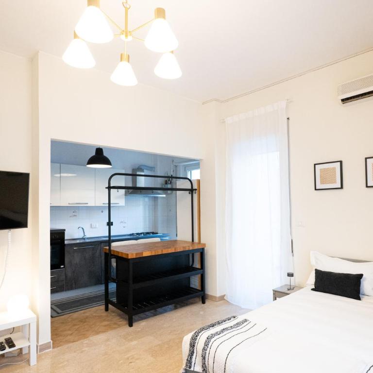 Charme rooms Roma - Camera Tripla con Balcone - 1