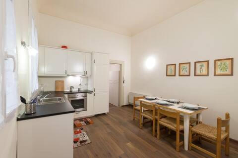 Modern frescoed apartment - Appartamento con 1 Camera da Letto - 17