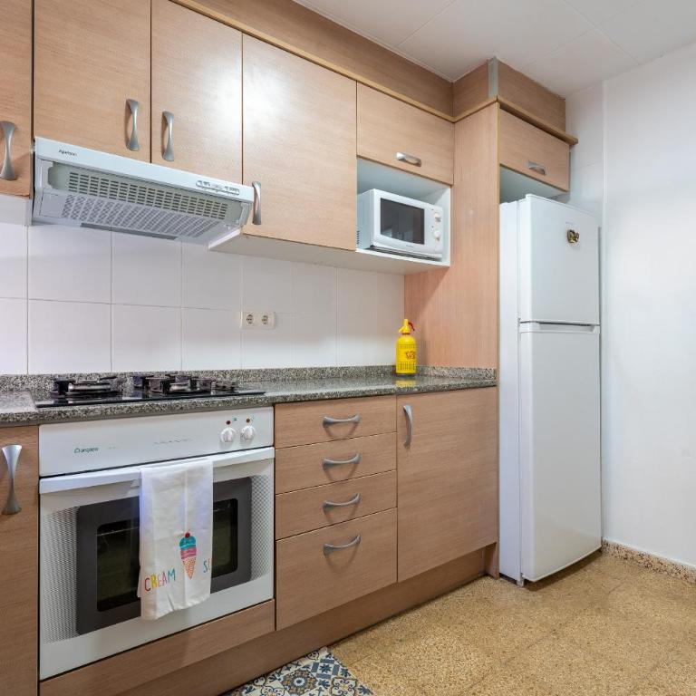 Hauzify I Apartament Cova Gran - Three-Bedroom Apartment - 10