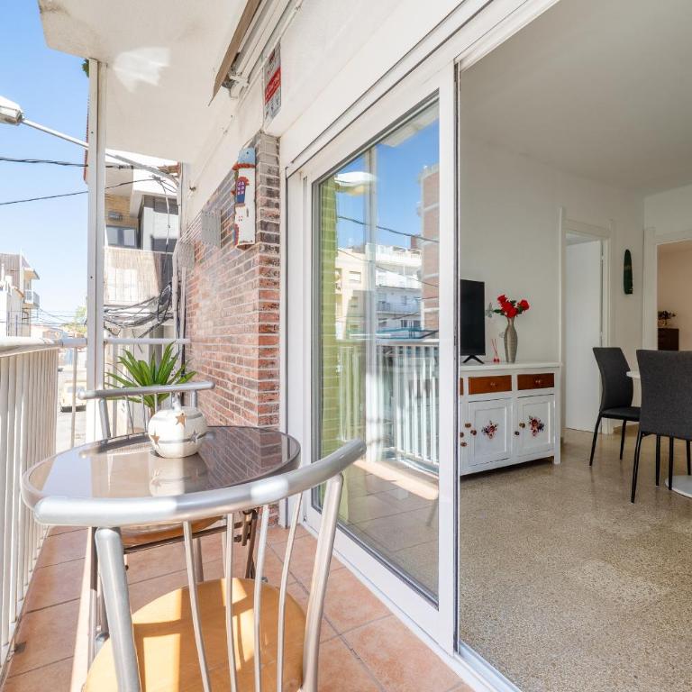 Hauzify I Apartament Cova Gran - Three-Bedroom Apartment - 6