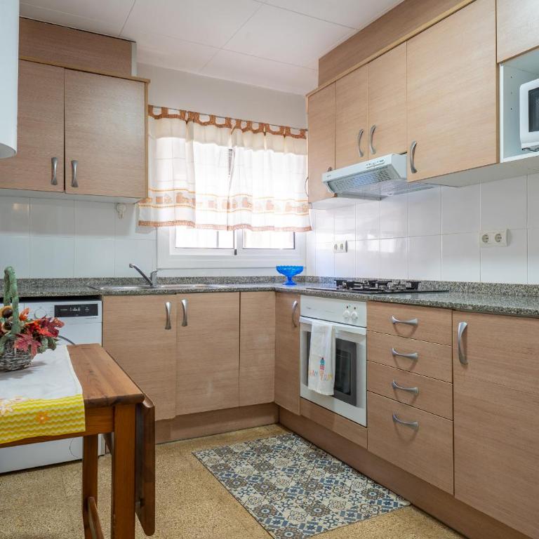 Hauzify I Apartament Cova Gran - Three-Bedroom Apartment - 9