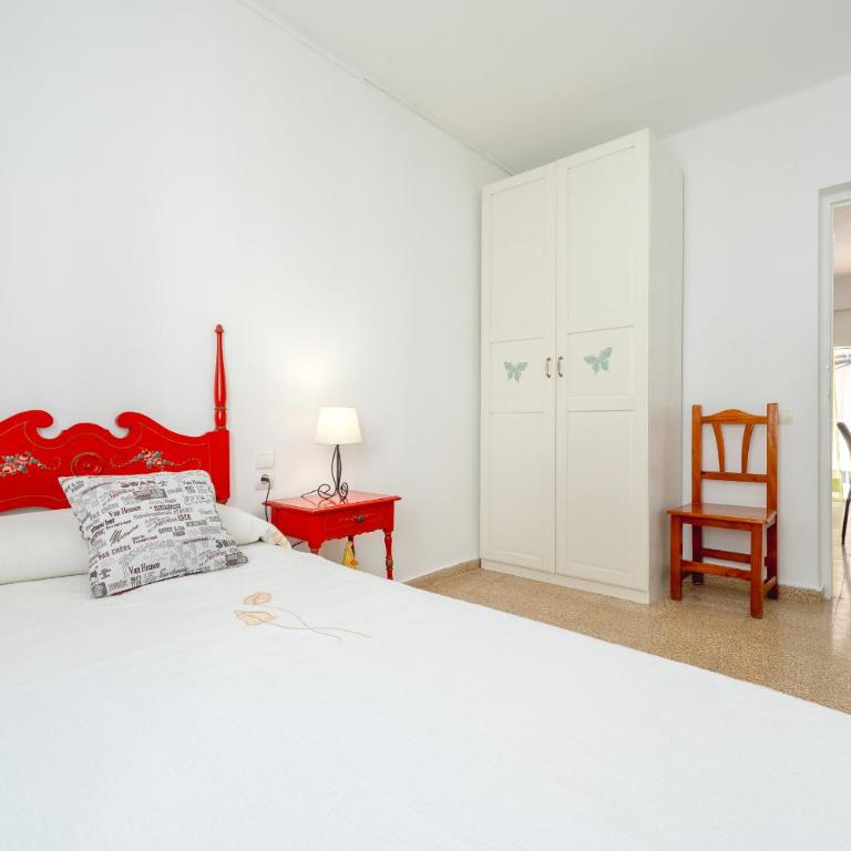 Hauzify I Apartament Cova Gran - Three-Bedroom Apartment - 17