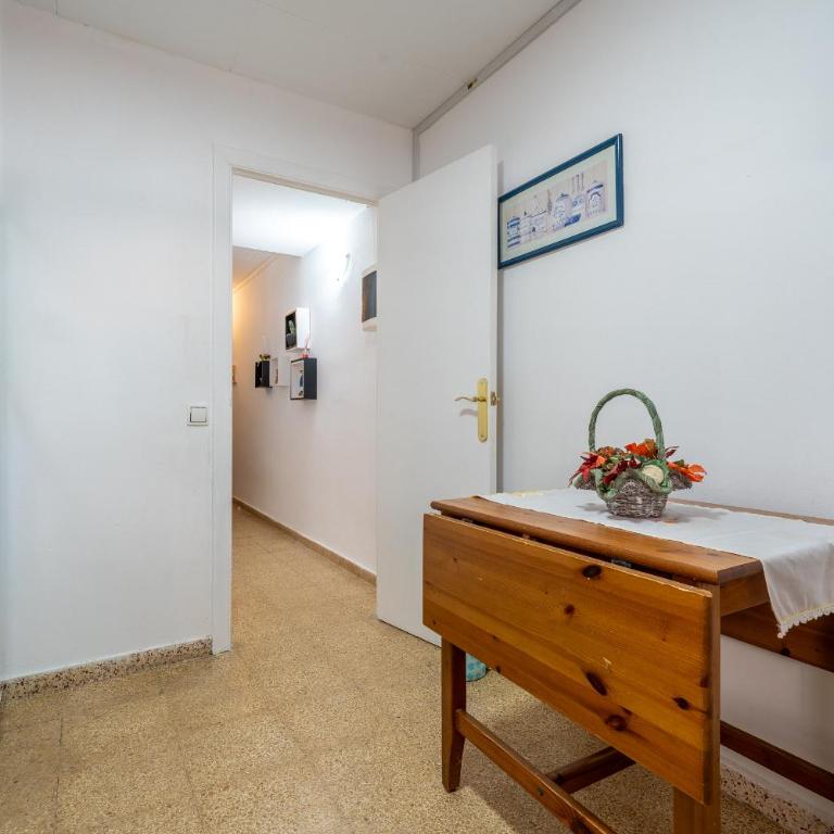 Hauzify I Apartament Cova Gran - Three-Bedroom Apartment - 11