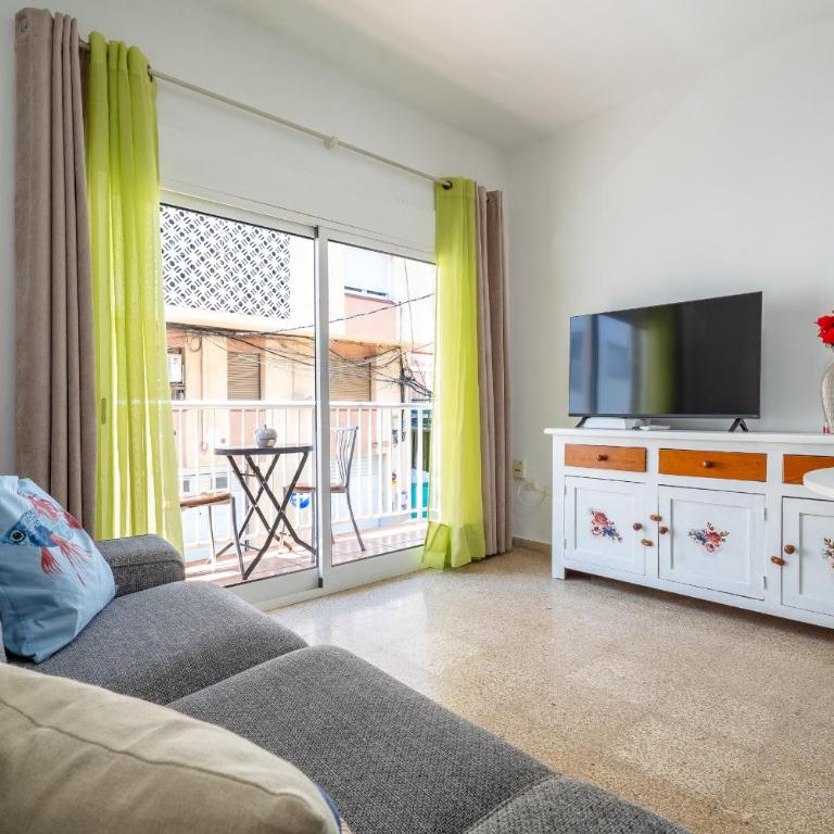 Hauzify I Apartament Cova Gran - Three-Bedroom Apartment - 1