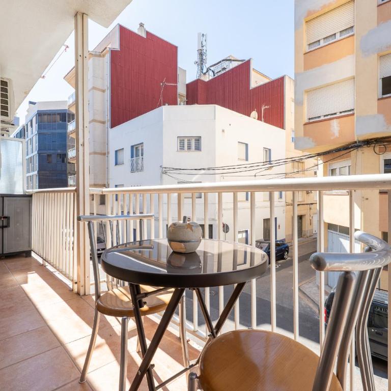 Hauzify I Apartament Cova Gran - Three-Bedroom Apartment - 4