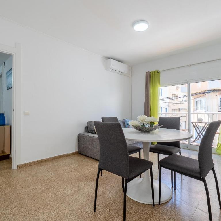 Hauzify I Apartament Cova Gran - Three-Bedroom Apartment - 3
