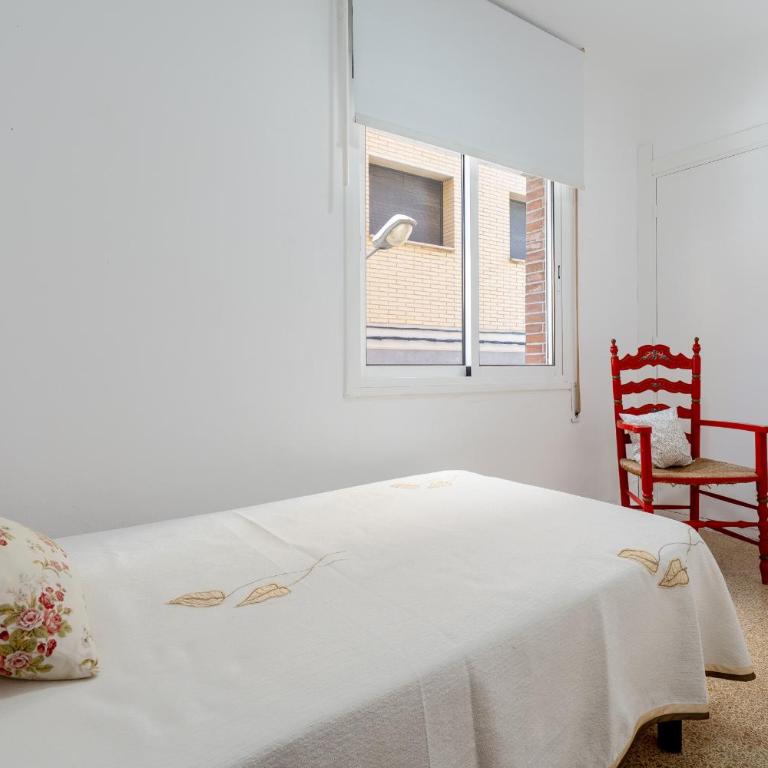 Hauzify I Apartament Cova Gran - Three-Bedroom Apartment - 15