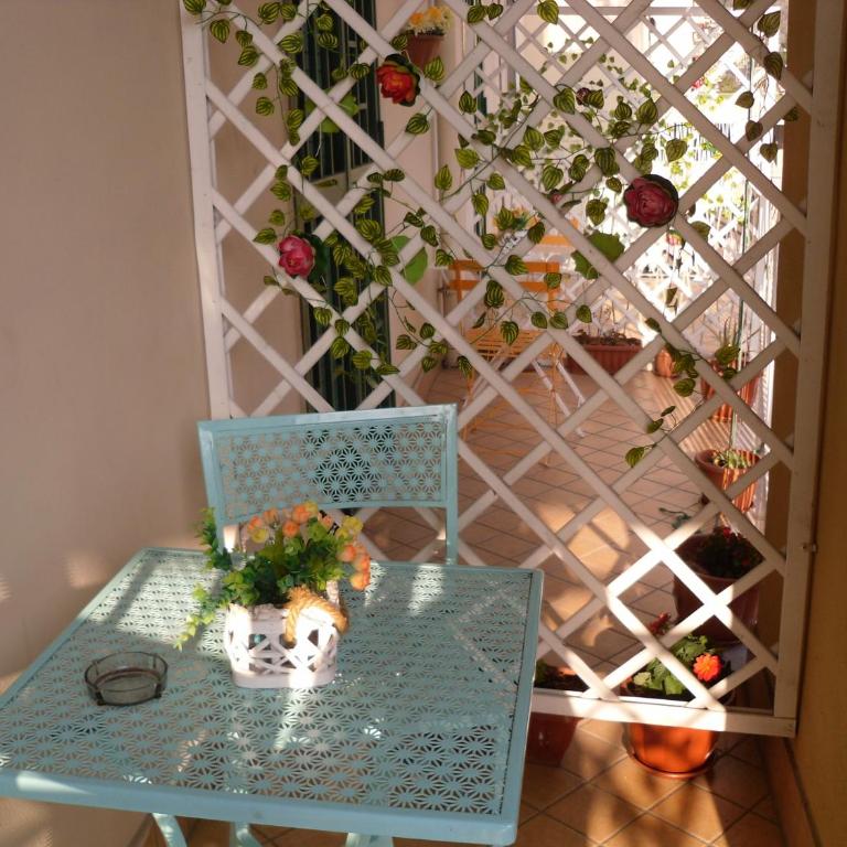 Anthea BB Napoli - Camera Matrimoniale con Balcone - 13