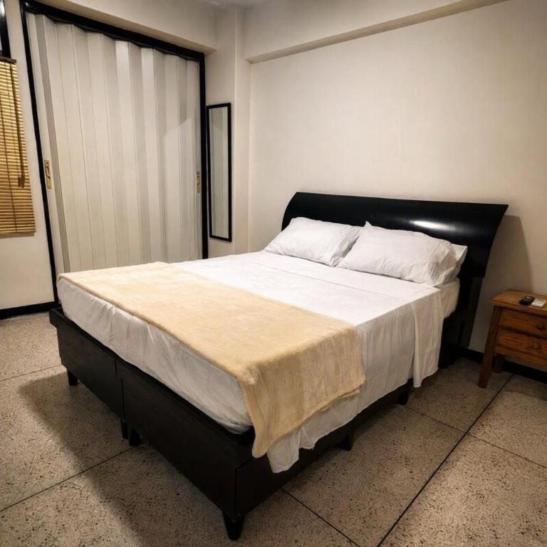 2 Apto Céntrico Saime, Ministerios y Mayoristas ropa - Apartamento de 2 dormitorios - 2