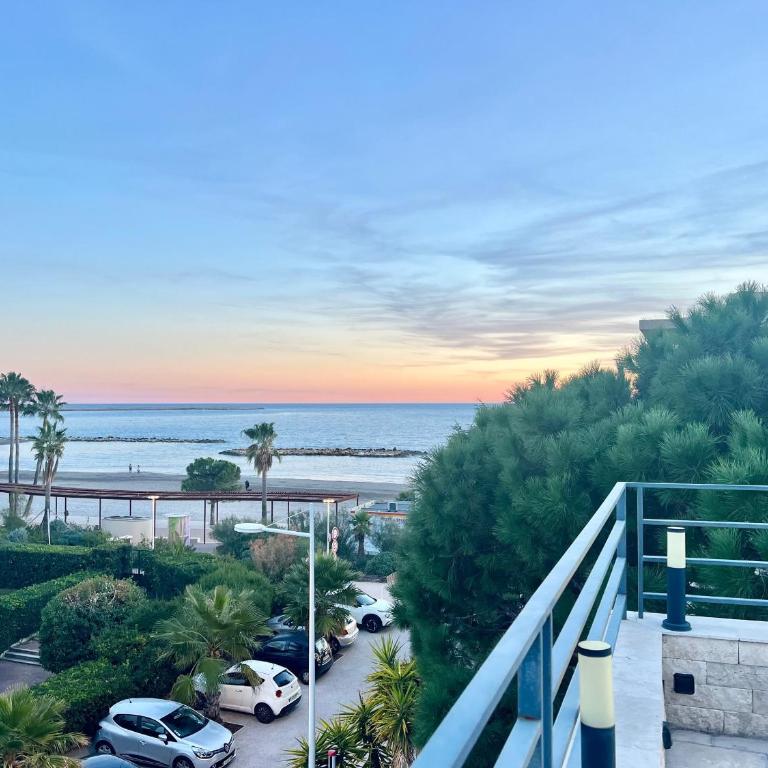 SKR - Appartement Rooftop Saint-Laurent-du-Var 6P - Appartamento con 2 Camere da Letto - 6