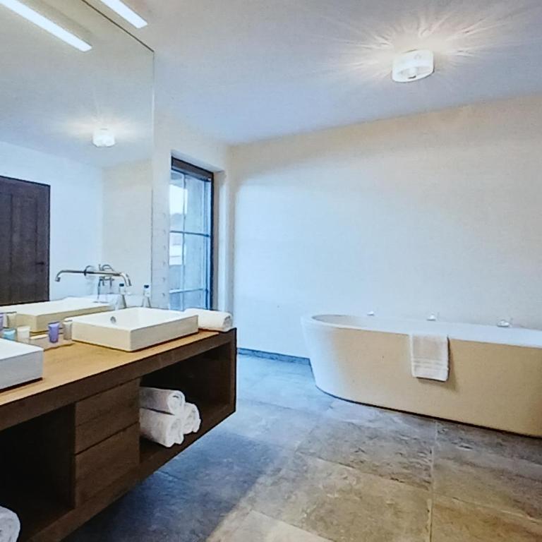 Regele Crowan - Three-Bedroom House - 10
