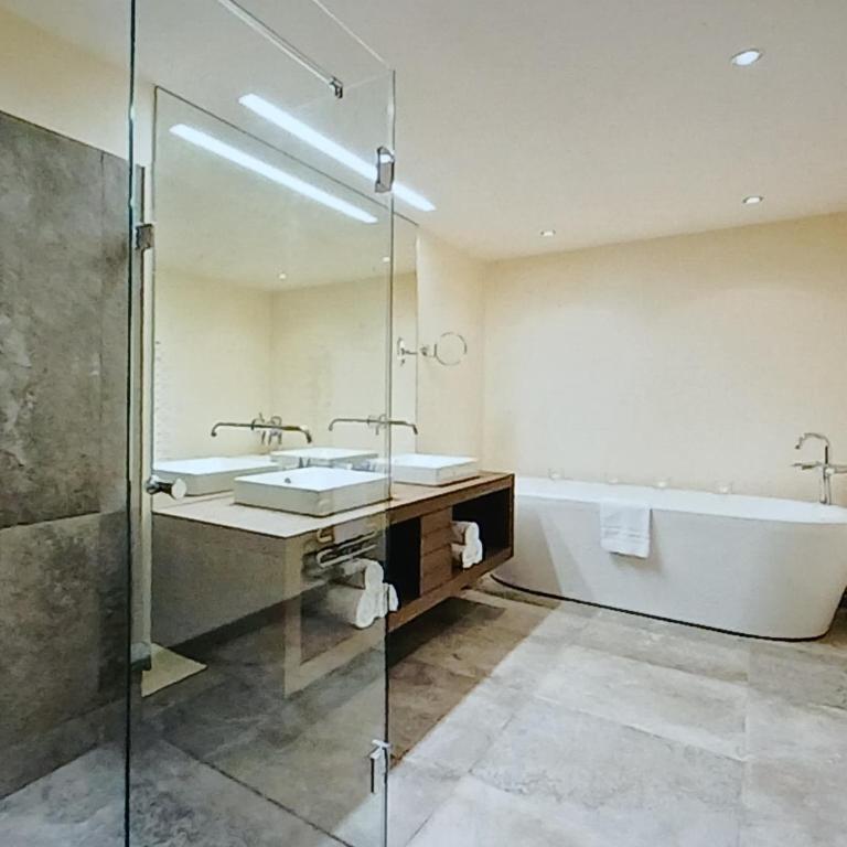 Regele Crowan - Three-Bedroom House - 11
