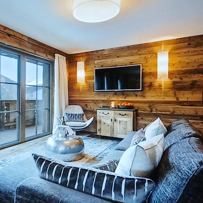 Regele Crowan - Three-Bedroom House - 14