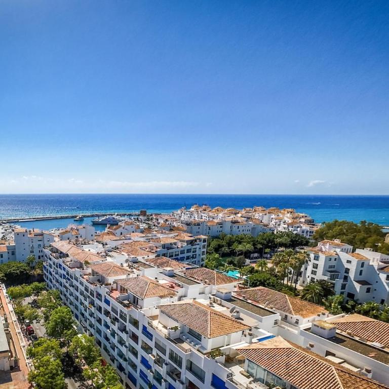 3 Bedroom duplex with pool in Puerto Banus - Apartamento de 3 dormitorios - 19