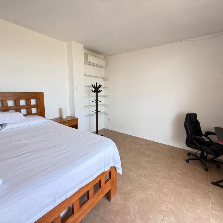 Hotel Las Terrazas de Bonanza - Habitación con cama extragrande y vistas a la piscina - 5