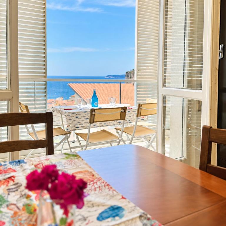 Hostdomus - Sea View Suite - Two-Bedroom Apartment - 8