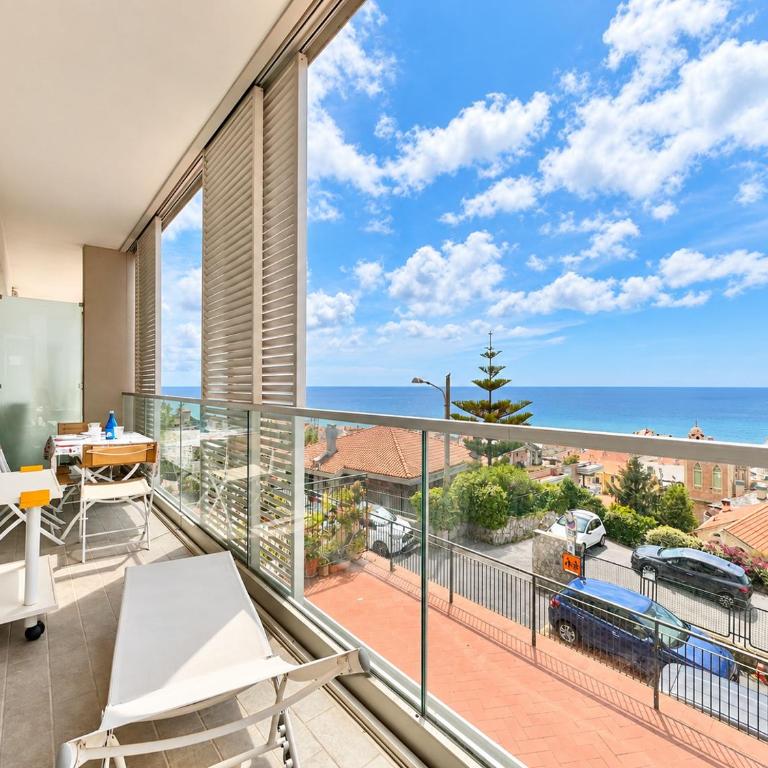 Hostdomus - Sea View Suite - Two-Bedroom Apartment - 1