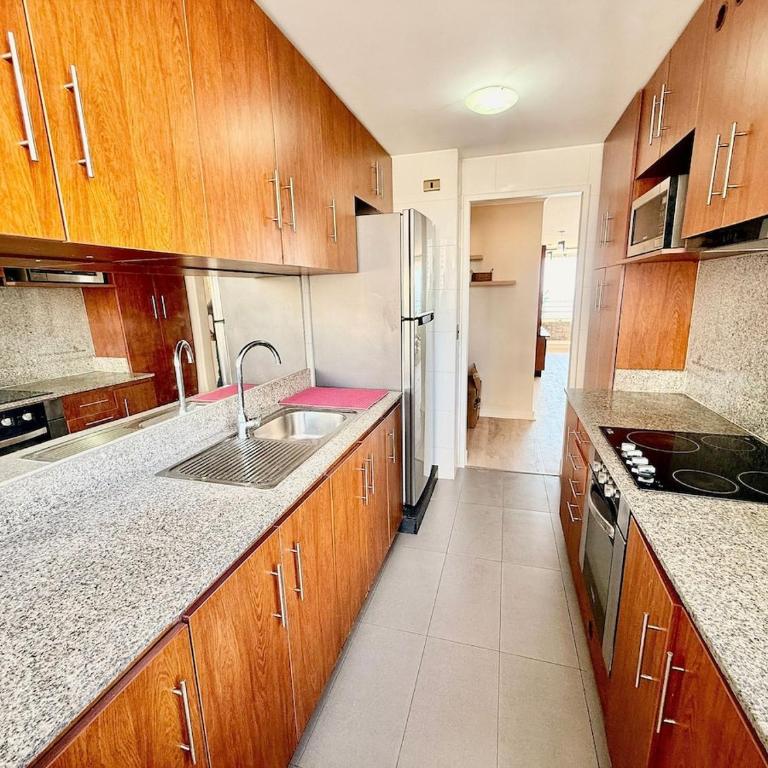 Spacious with ocean views and a heated pool - Apartment - 6