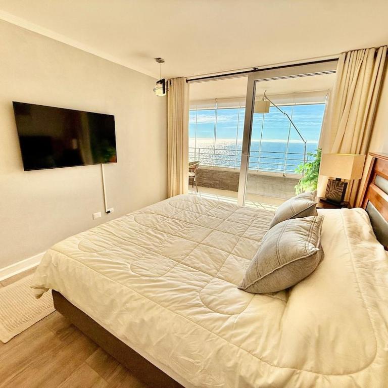 Spacious with ocean views and a heated pool - Apartment - 8