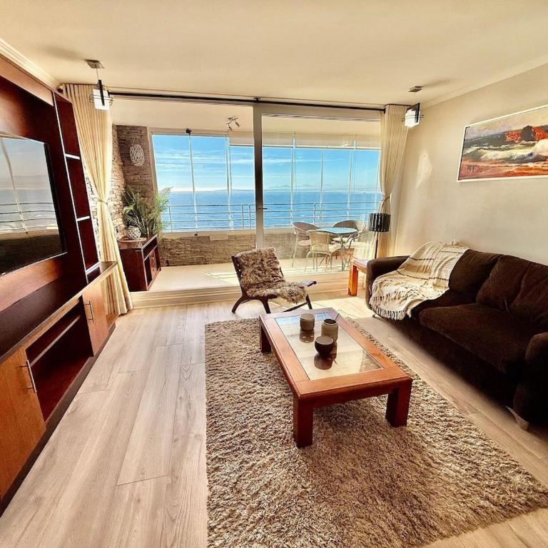 Spacious with ocean views and a heated pool - Apartment - 14