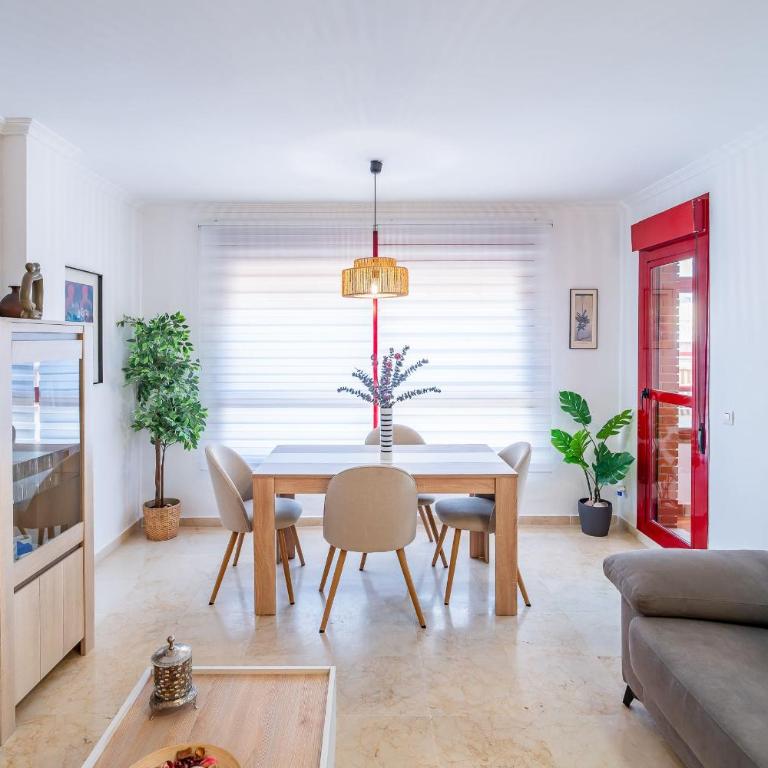 Bright flat pool and parking near train station - Apartamento - 2