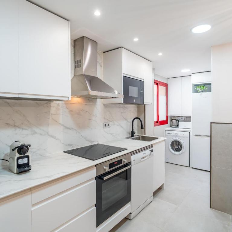 Bright flat pool and parking near train station - Apartamento - 8