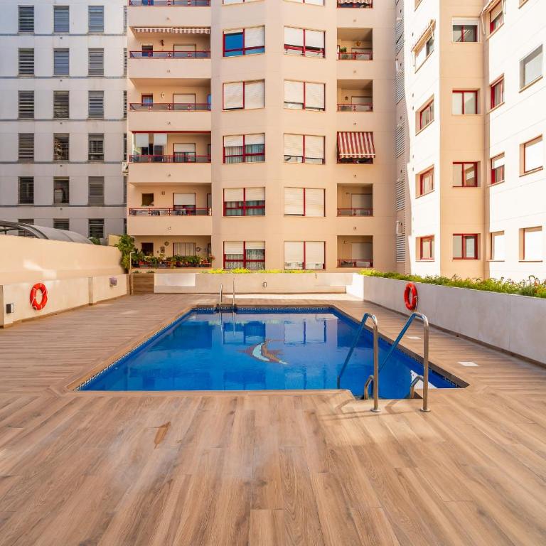 Bright flat pool and parking near train station - Apartamento - 20