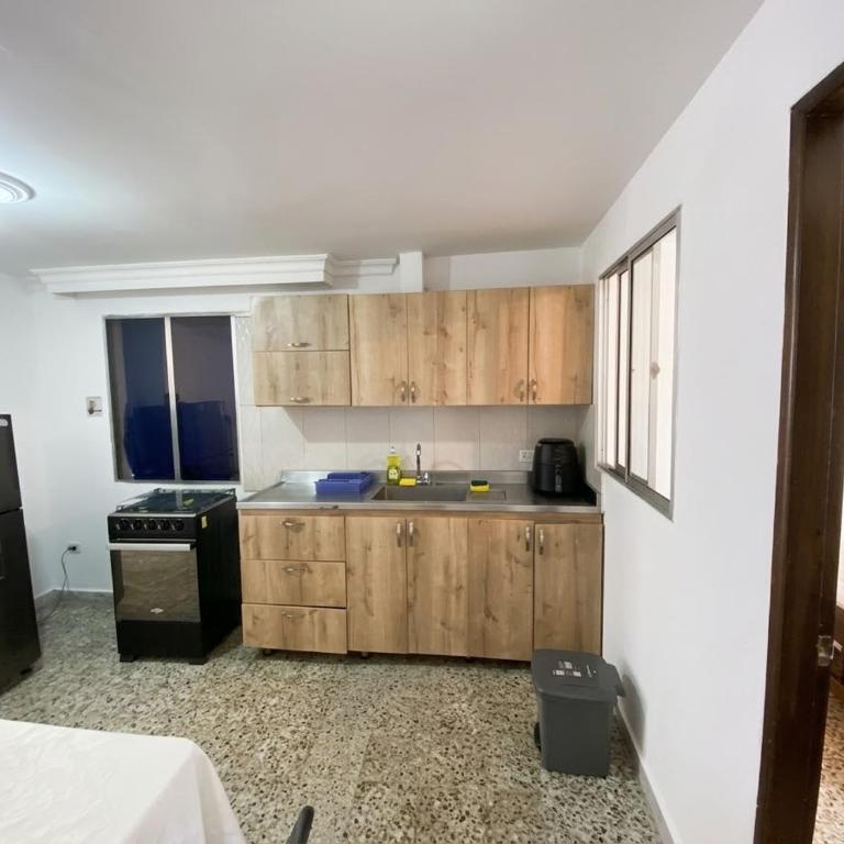 Comodo apartamento para parejas en Bello - Two-Bedroom Apartment - 3