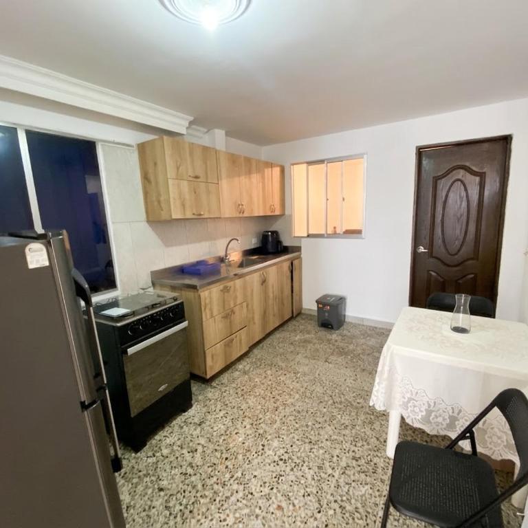 Comodo apartamento para parejas en Bello - Two-Bedroom Apartment - 4