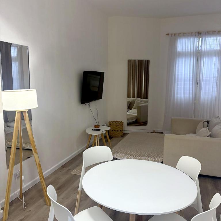 Monoambiente luminoso en Recoleta - Two-Bedroom Apartment - 1