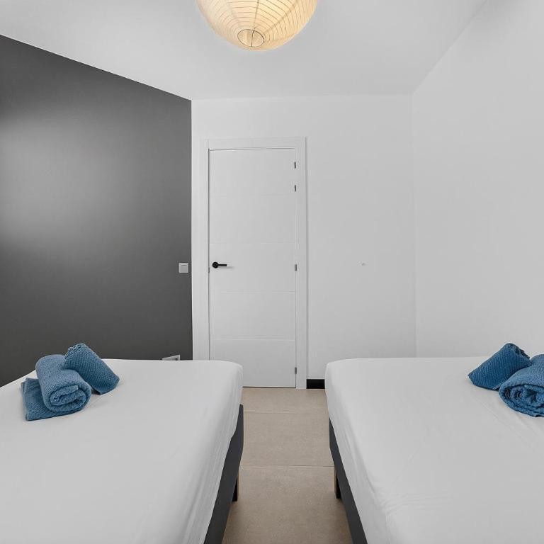 Modern apartments in Parque Royal I, Playa Fañabe - Two-Bedroom Apartment with Ocean View - 11
