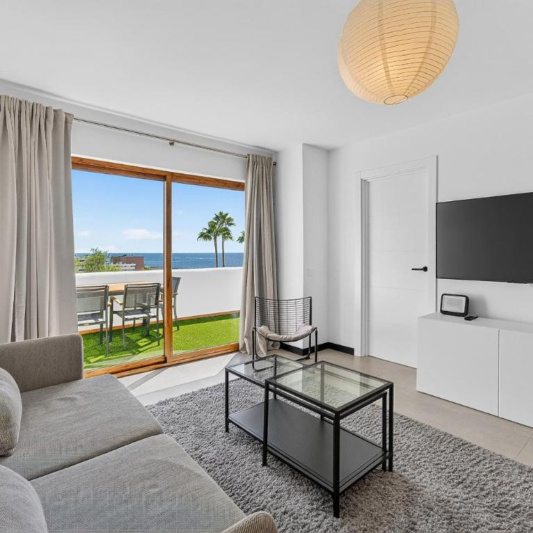 Modern apartments in Parque Royal I, Playa Fañabe - Two-Bedroom Apartment with Ocean View - 7