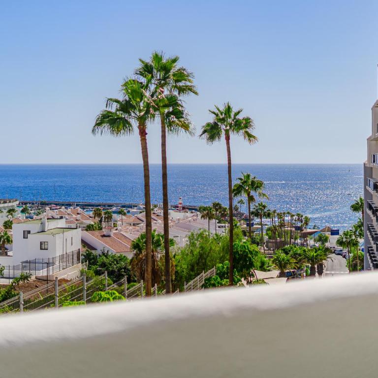 Modern apartments in Parque Royal I, Playa Fañabe - Two-Bedroom Apartment with Ocean View - 13