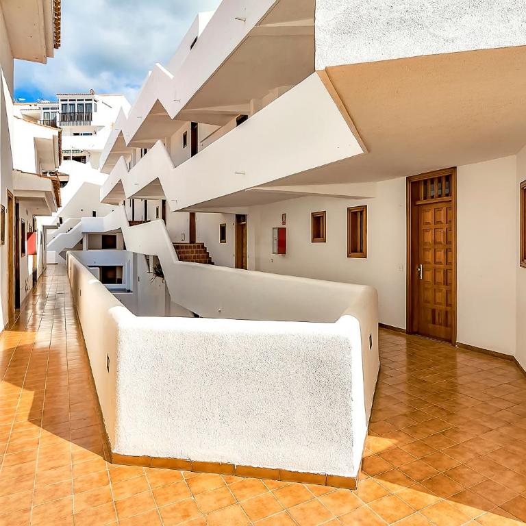 Modern apartments in Parque Royal I, Playa Fañabe - Two-Bedroom Apartment with Ocean View - 17