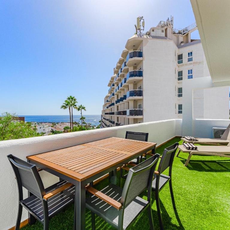 Modern apartments in Parque Royal I, Playa Fañabe - Two-Bedroom Apartment with Ocean View - 8