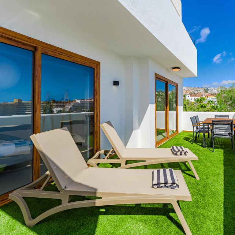 Modern apartments in Parque Royal I, Playa Fañabe - Two-Bedroom Apartment with Ocean View - 18