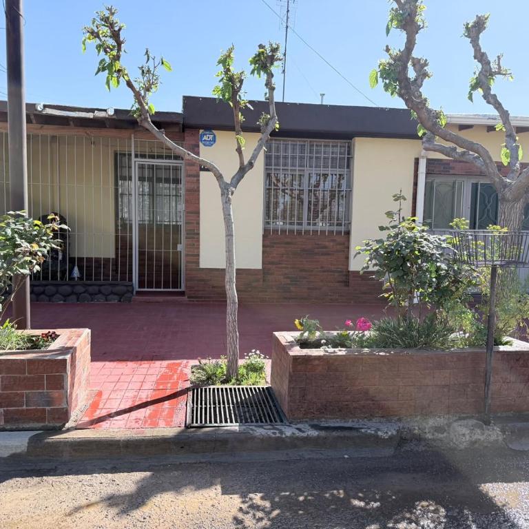Family House with Comfort and Excellent Layout - Casa de 2 dormitorios - 1