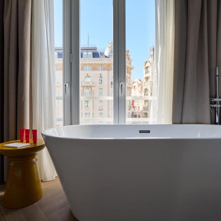 Glinter Plaza de las Cortes - Habitación Doble Deluxe con vistas a la ciudad - 1 o 2 camas - 2