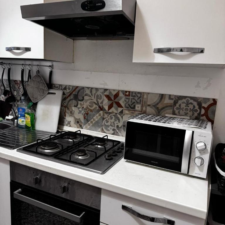 WOW HOME 3 - 175 mq - posteggio privato - davanti porto traghetti - fino a 10 posti letto - Appartamento Deluxe con 4 Camere da Letto - 3
