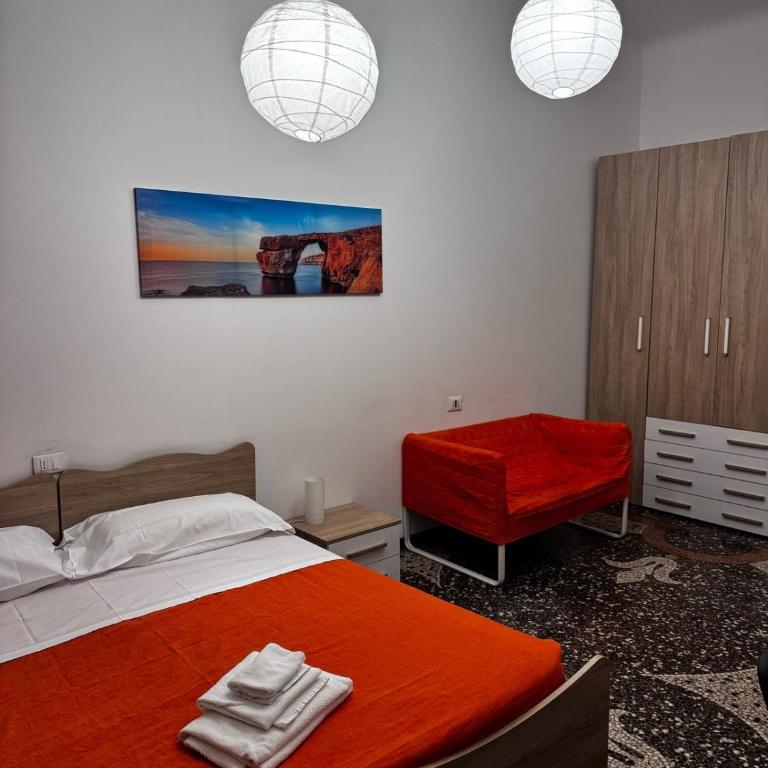 WOW HOME 3 - 175 mq - posteggio privato - davanti porto traghetti - fino a 10 posti letto - Appartamento Deluxe con 4 Camere da Letto - 14